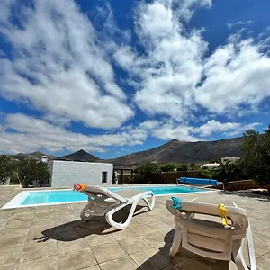 Ferienhaus Casa Marisa With Heated Pool & Garden, Tindaya